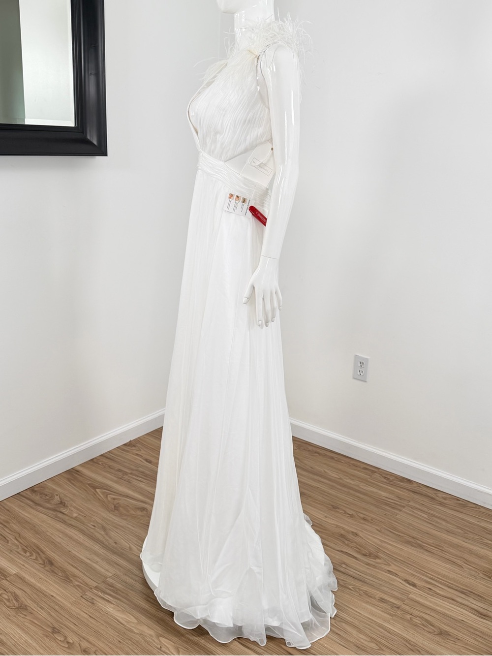 Mac Duggal 68113 White Plunge Neck Ostrich Feather A-Line Chiffon Gown Size 6 - Picture 10 of 12